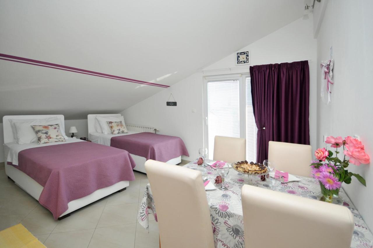 Apartments Roza โตรกีร์ ภายนอก รูปภาพ
