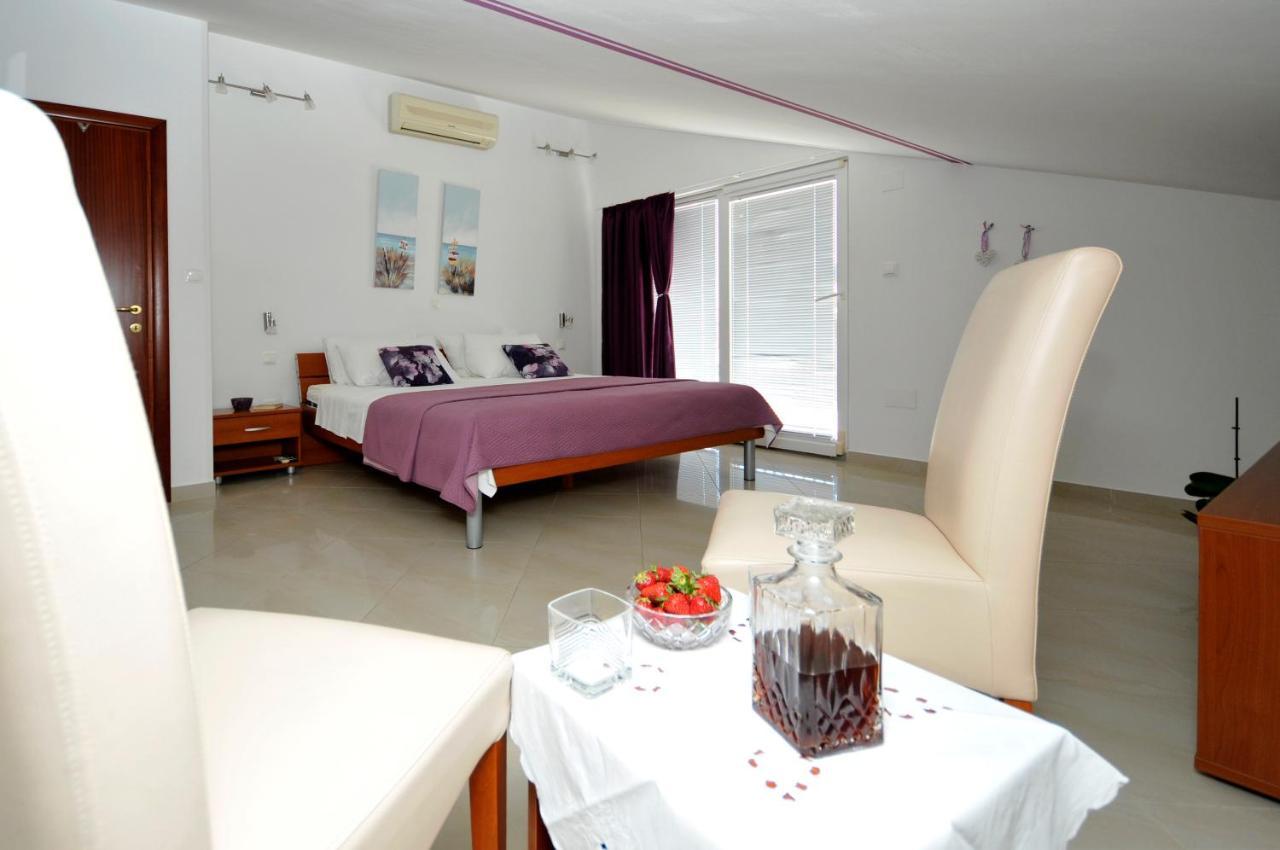 Apartments Roza โตรกีร์ ภายนอก รูปภาพ