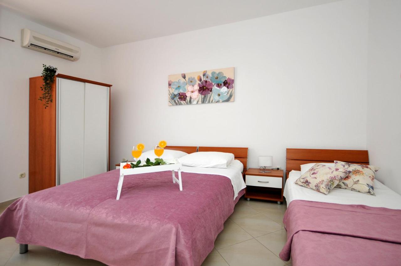 Apartments Roza โตรกีร์ ภายนอก รูปภาพ