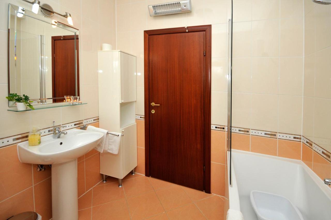 Apartments Roza โตรกีร์ ภายนอก รูปภาพ