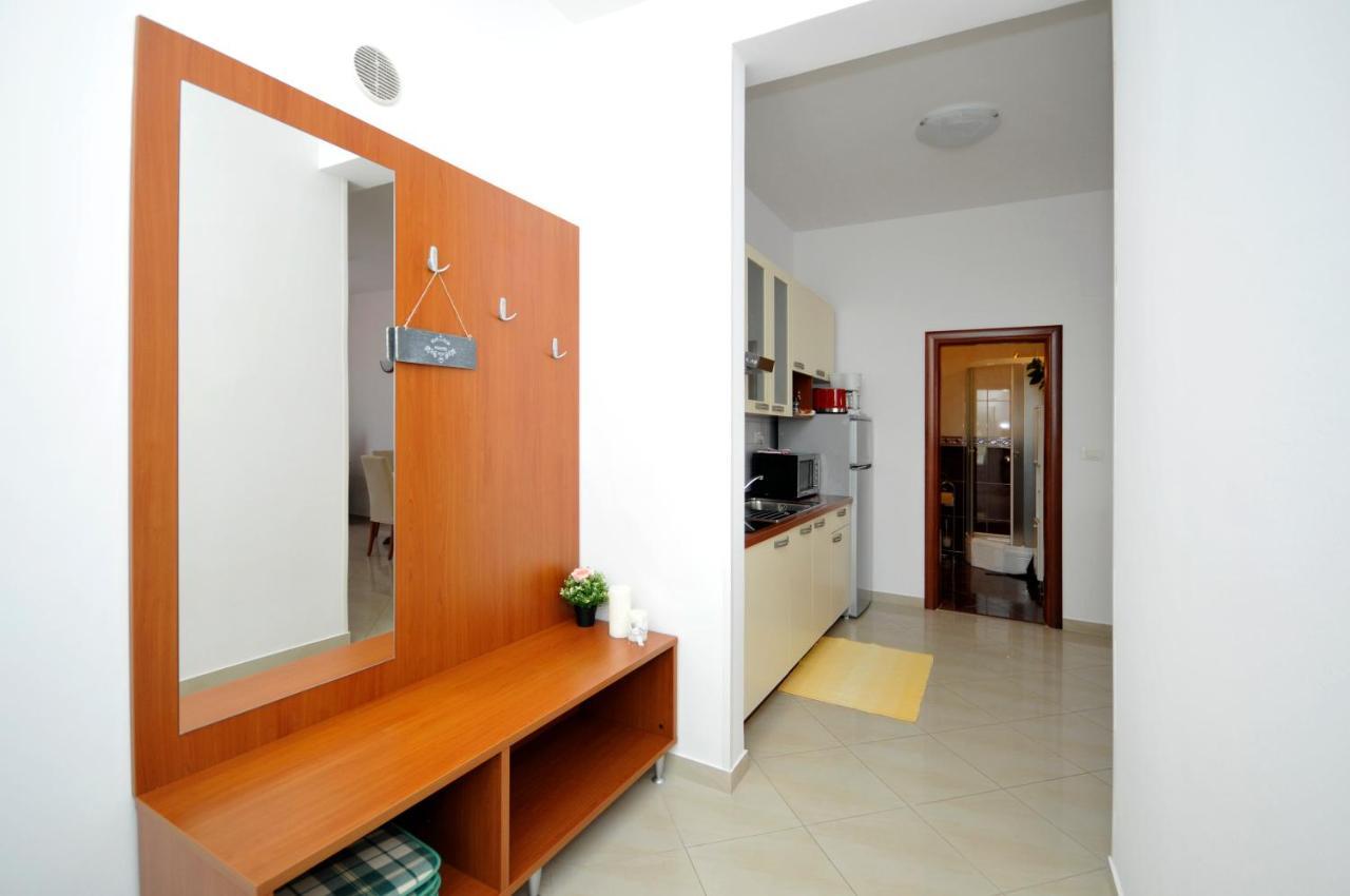 Apartments Roza โตรกีร์ ภายนอก รูปภาพ
