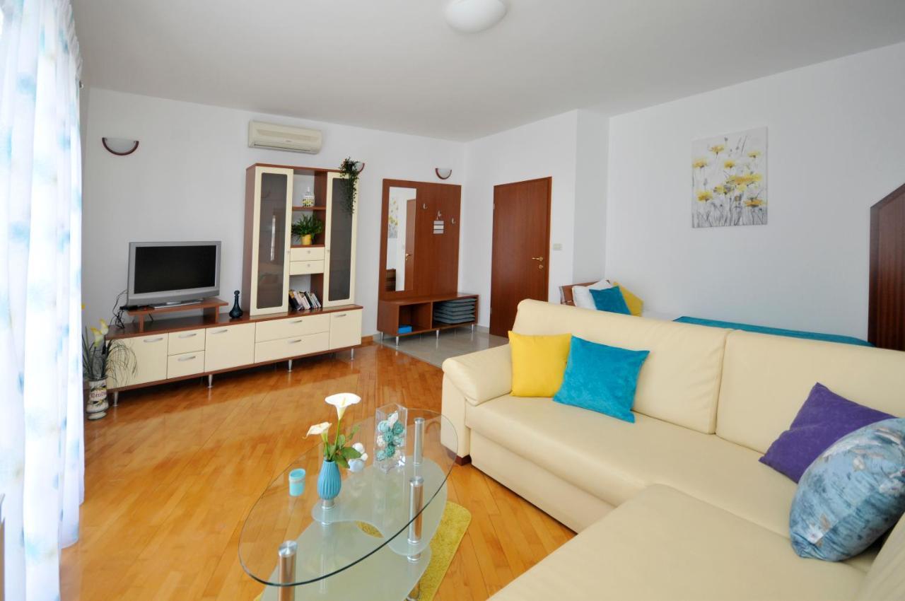 Apartments Roza โตรกีร์ ภายนอก รูปภาพ