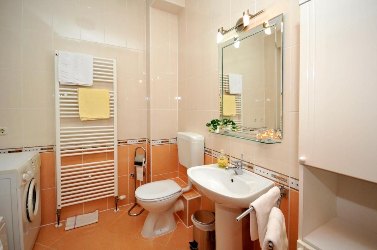 Apartments Roza โตรกีร์ ภายนอก รูปภาพ