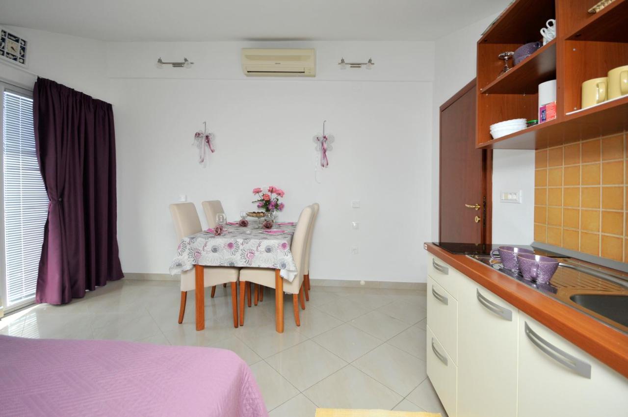 Apartments Roza โตรกีร์ ภายนอก รูปภาพ