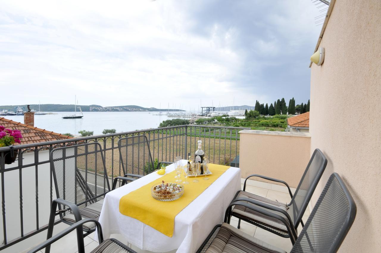 Apartments Roza โตรกีร์ ภายนอก รูปภาพ